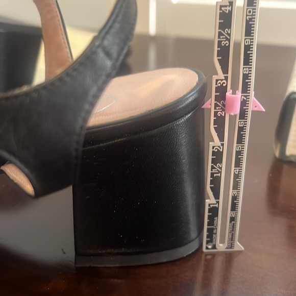 Black Jennifer Tattenelli T-Strap Block Sandals - Picture 12 of 12